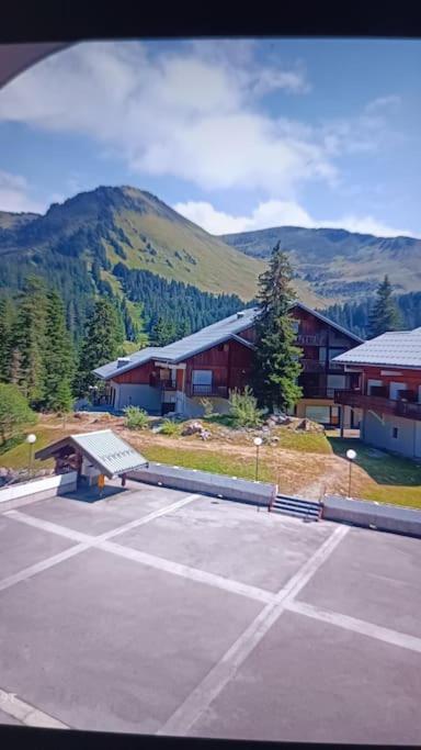 Appartement Studio Au Pied Des Pistes Avec Vue Sur La Montagne à Mieussy Extérieur photo